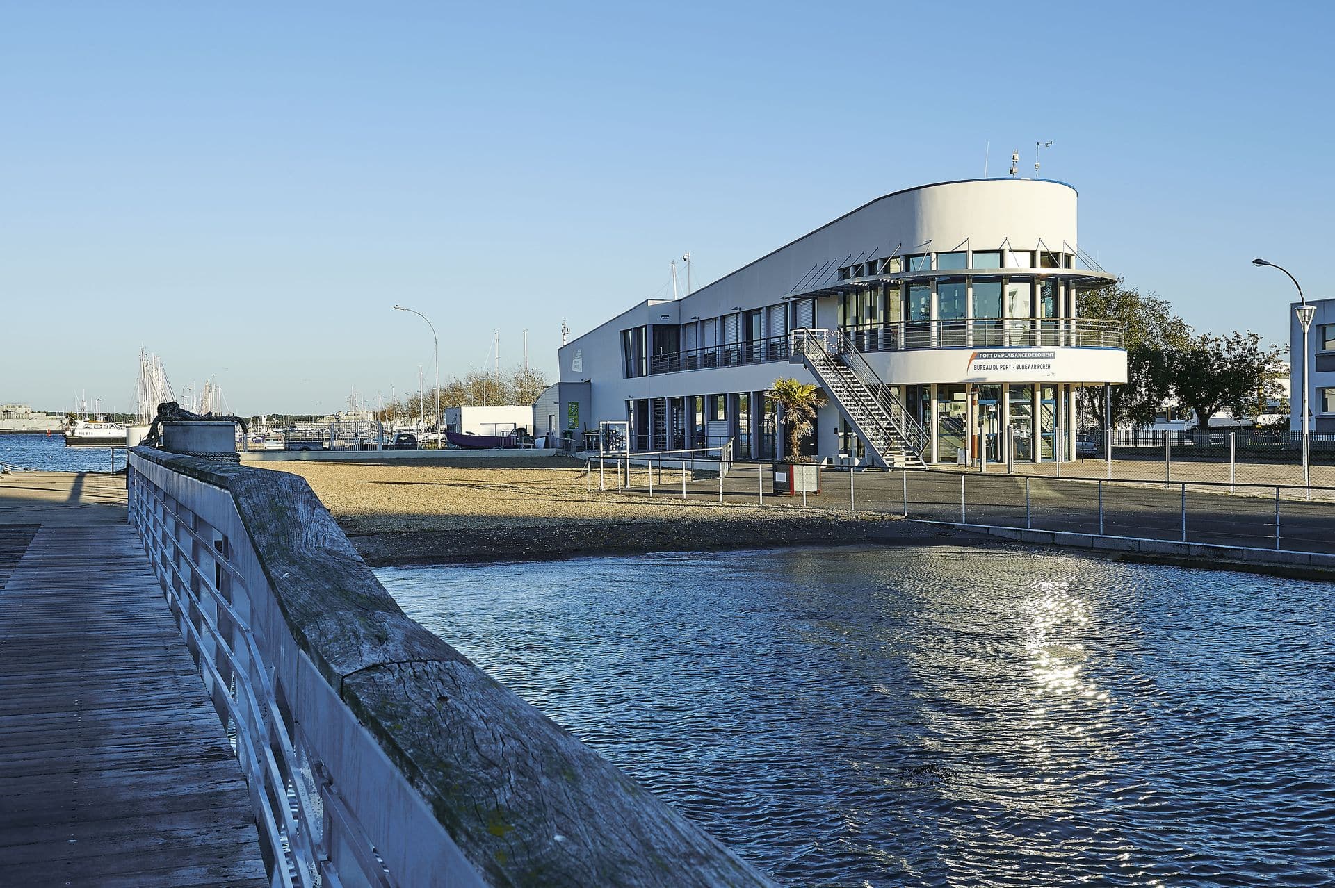 29 septembre 2015, capitainerie du port de plaisance de Lorient.