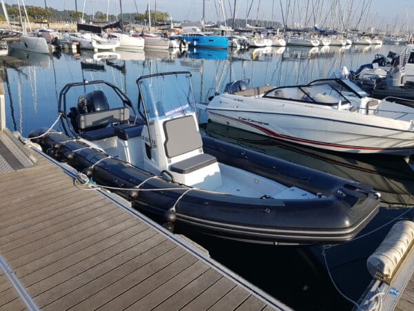 Vente et entretien de bateaux